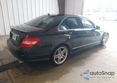 2011 Mercedes-Benz C 300 Luxury 4Matic/Sport 4Matic z USA, uszkodzony, nr VIN WDDGF8BB0BR144632